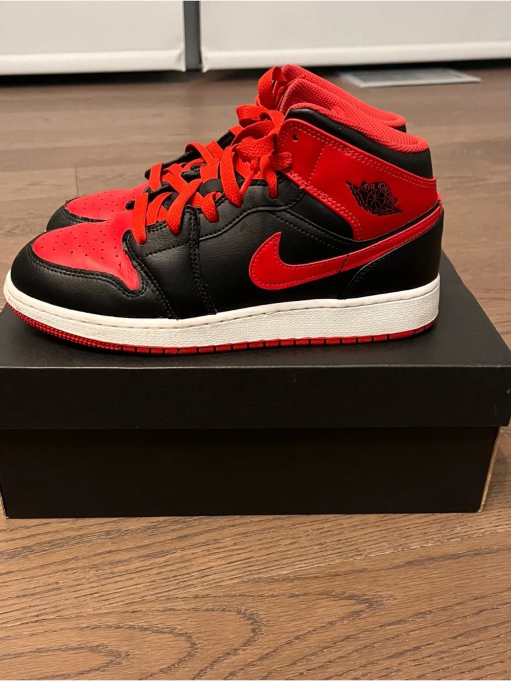 Nike Air Jordan 1 Mid (GS) Black/Fire Red White (Size 7 Y) - Picture 3 of 8